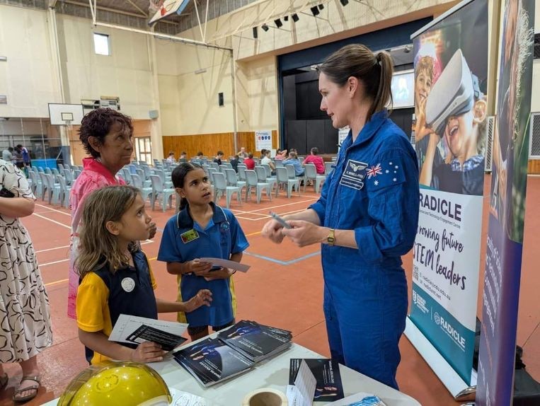 Katherine Bennell-Pegg with school kids in Northern Territory 