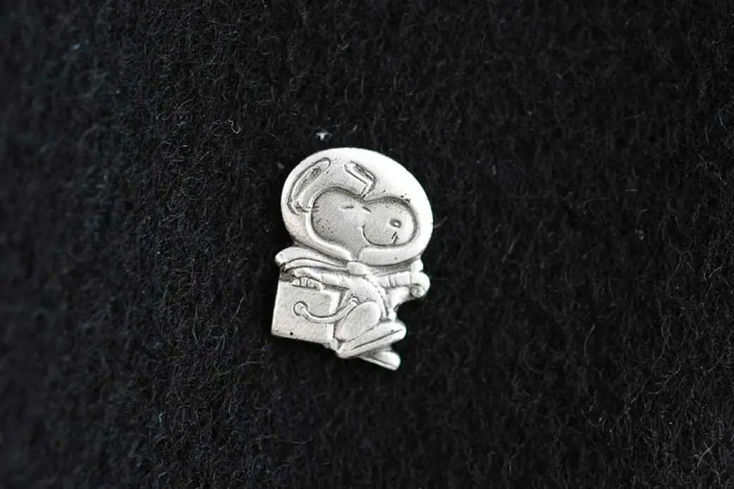 A pin of Snoopy